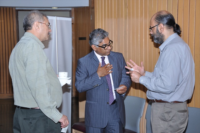 PARTICIPANTS INTERACTING DURING THE WORKSHOP (IN THE MIDDLE IS Mr. SUNIL DUBEY, COUNTRY MANAGER, METROPOLIS WORLD SECRETARIAT, BARCELONA, SPAIN)
